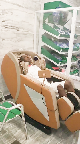 Portrait by Jessica Felicio